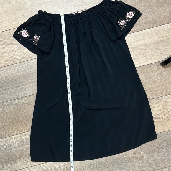 Abercrombie & Fitch Off the Shoulder Dress with Floral Embroidering Black SZ S - Picture 8 of 10